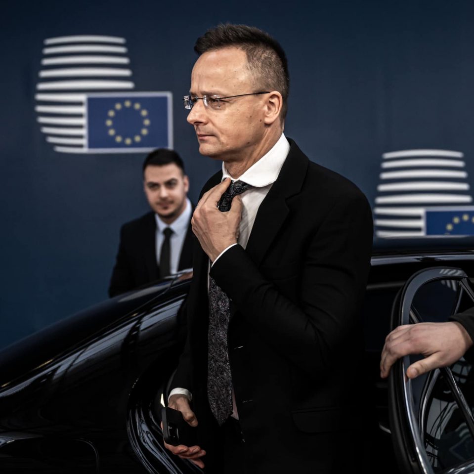 Угорщина проситиме ЄС відтермінувати санкції на переробку російської нафти