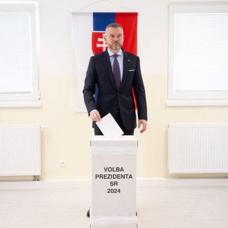 Спекуляції на Україні та залякування бідністю: у Словаччині на виборах президента переміг соратник Роберта Фіцо