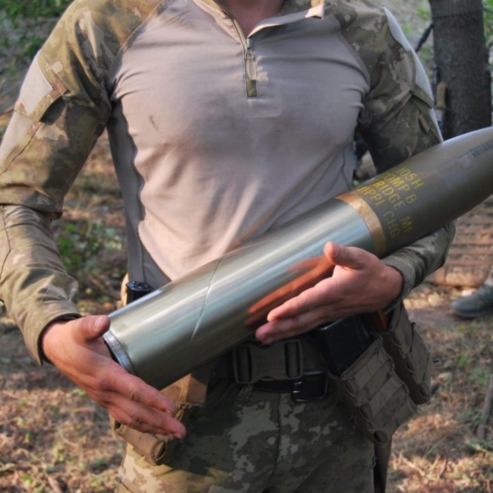 Від розміновувачів до артилерії: словаки та чехи збирають кошти на артилерійські снаряди для України